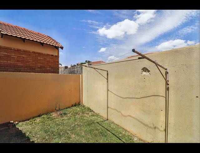 2 BEDROOM TOWNHOUSE FOR SALE IN HALFWAY GARDENS